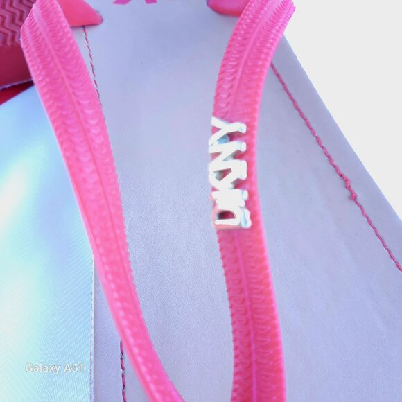 Size 8 DKNY Summer Red classic Chic Beach Sandals - Picture 2 of 8